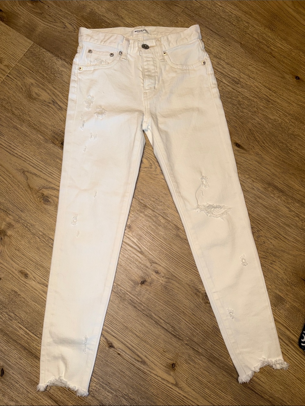 Moussy White Distressed High-Rise Women’s Jean
